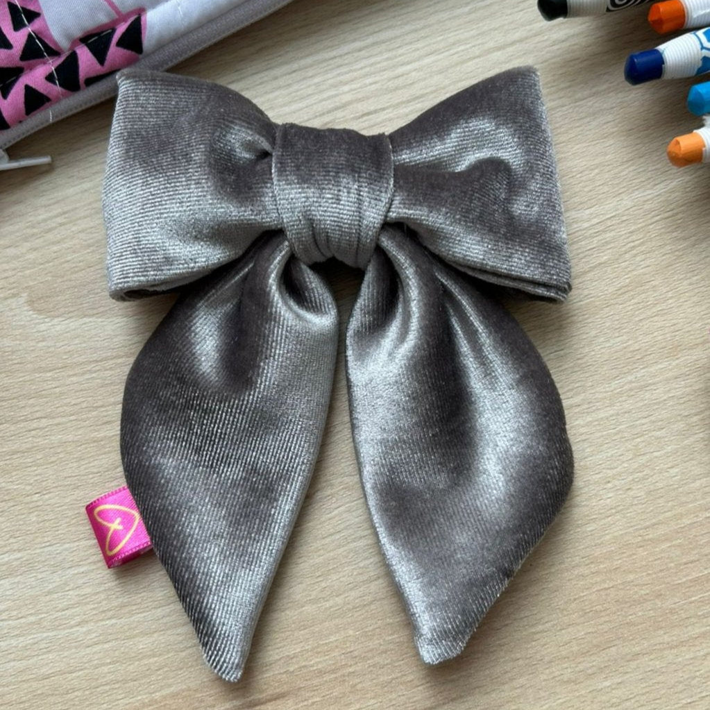 MOÑO - ALE NIÑA VELVET